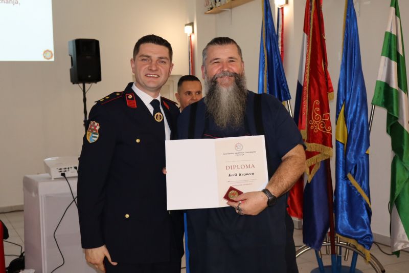 1000082048 1000082048